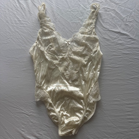 Victoria's Secret Ivory Satin Lace Trim Teddy Bodysuit Lingerie Medium Vintage - Picture 13 of 13